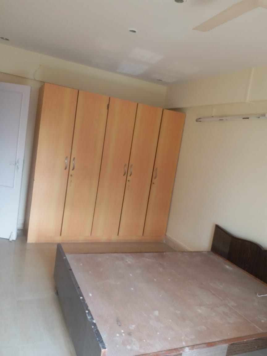 3 BHK Semi Furnished in Sanaa , Santacruz West